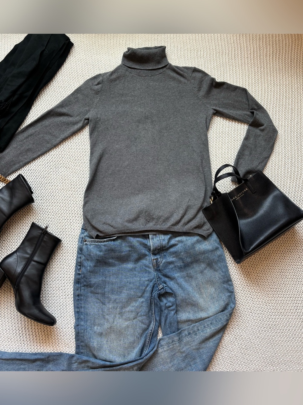 Gap Women's Gray Turtleneck Sweater - Classic Long Sleeve Knit